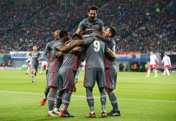 Bilder des Tages - SPORT Alvaro Negredo (9) 1:0 Freude Emotion jubelnd Jubel nach 1:0 Fußball Fussball UEFA CL Championsleague Herren Saison 2017 2018 06.12.2017 RB Leipzig RBL vs. Besiktas Istanbul