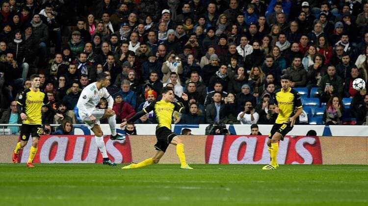 06.12.2017, xfux, Fussball Champions League, Real Madrid - Borussia Dortmund, emspor, v.l. Cristiano Ronaldo (Real Madrid), Marc Bartra (Borussia Dortmund) Goal scored, Tor zum 2:0 Madrid