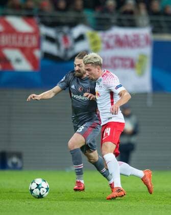 vl: Caner Erkin (Besiktas), Kevin Kampl (L) Fussball international: UEFA Championsleague Saison 2017 2018, Gruppenspiel: RB Leipzig - Besiktas Istanbul in Leipzig, Deutschland am 06.12.2017,