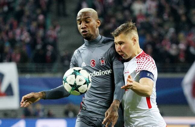 GER, UEFA Champions League, Vorrunde, RasenBallsport Leipzig vs Besiktas Istanbul 06.12.17 , Leipzig, Red Bull Arena, GER, Saison 2017 2018, UEFA Champions League - Gruppe G, RasenBallsport Leipzig vs Besiktas Istanbul im Bild Willi Orban (Leipzig) gegen Talisca (Besiktas)