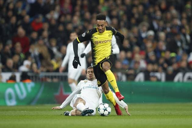(L-R) Mateo Kovacic of Real Madrid, Pierre-Emerick Aubameyang of Borussia Dortmund during the UEFA Champions League group H match between Real Madrid and Borussia Dortmund on December 06, 2017 at the Santiago Bernabeu stadium in Madrid, Spain. UEFA Champions League 2017 2018 xVIxVIxImagesx xMauricexvanxSteenxIVx 9501556