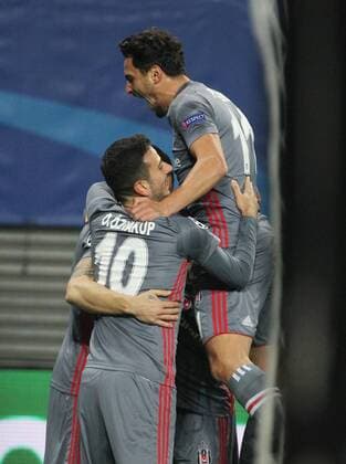 GER, UEFA Champions League, Vorrunde, RasenBallsport Leipzig vs Besiktas Istanbul 06.12.17 , Leipzig, Red Bull Arena, GER, Saison 2017 2018, UEFA Champions League - Gruppe G, RasenBallsport Leipzig vs Besiktas Istanbul im Bild Torjubel Besiktas nach dem Tor zum 0:1 durch Alvaro Negredo