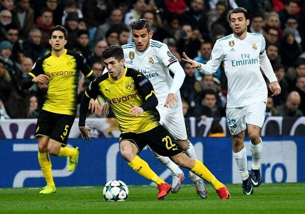 06.12.2017, xfux, Fussball Champions League, Real Madrid - Borussia Dortmund, emspor, v.l. Christian Pulisic (Borussia Dortmund), Raphael Varane (Real Madrid) Madrid
