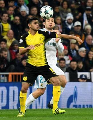 06.12.2017, xfux, Fussball Champions League, Real Madrid - Borussia Dortmund, emspor, v.l. Mahmoud Dahoud (Borussia Dortmund), Mateo Kovacic (Real Madrid) Kopfball, Kopfballduell Madrid