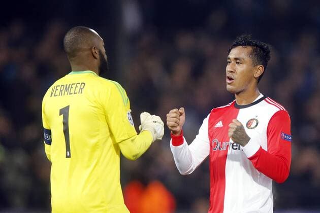 Bilder des Tages - SPORT (l-r) keeper Kenneth Vermeer of Feyenoord, Renato Tapia of Feyenoord during the UEFA Champions League group F match between Feyenoord Rotterdam and SSC Napoli at the Kuip on December 06, 2017 in Rotterdam, The Netherlands UEFA Champions League 2017 2018 xVIxVIxImagesx xTomxBodexMultimediaxIVx 9501687