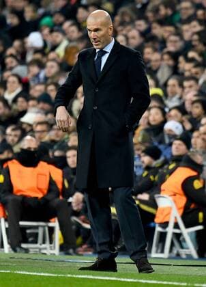 06.12.2017, xfux, Fussball Champions League, Real Madrid - Borussia Dortmund, emspor, v.l. Trainer Zinedine Zidane (Real Madrid) gibt Anweisungen, gestikuliert, mit den Armen gestikulieren gives instructions, gesticulate, gesticolando. Madrid