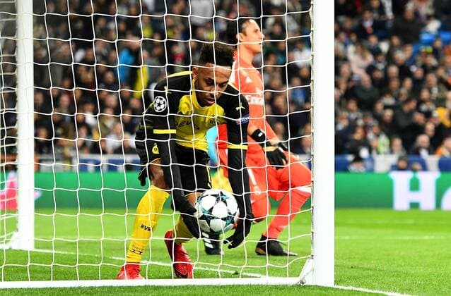 06.12.2017, xfux, Fussball Champions League, Real Madrid - Borussia Dortmund, emspor, v.l. Pierre-Emerick Aubameyang (Borussia Dortmund) Tor und Torjubel, Goal celebration, celebrate the goal zum 2:1 Madrid