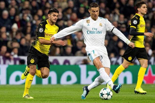 Real Madrid s Cristiano Ronaldo (C) vies for the ball with Borussia Dortmund s Mahmoud Dahoud during the UEFA Champions League 6th round groups phase match between Real Madrid and Borja Mayoral at the Santiago Berbabeu stadium in Madrid, Spain, 06 December 2017. Real Madrid vs. Borussia Dortmund !ACHTUNG: NUR REDAKTIONELLE NUTZUNG!  Copyright: xRodrigoxJimenezx MAD023 20171206-636481928124236923