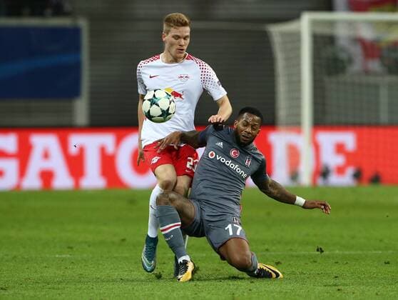 Marcel Halstenberg, Jeremain Lens Aktion Spielszene Zweikampf Fußball Fussball UEFA CL Championsleague Herren Saison 2017 2018 06.12.2017 RB Leipzig RBL vs. Besiktas Istanbul