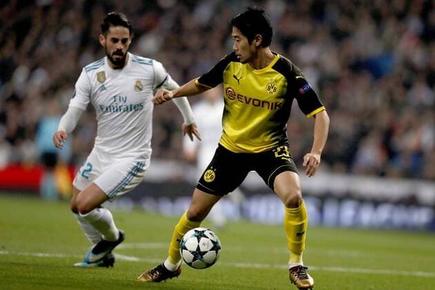 Real Madrid s Isco Alarcon (L) vies for the ball with Borussia Dortmund s Shinji Kagawa during the UEFA Champions League 6th round groups phase match between Real Madrid and Borja Mayoral at the Santiago Berbabeu stadium in Madrid, Spain, 06 December 2017. Real Madrid vs. Borussia Dortmund !ACHTUNG: NUR REDAKTIONELLE NUTZUNG!  Copyright: xJavierxLizonx MAD025 20171206-636481933581340923