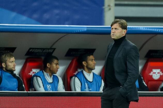 Leipzig, Deutschland 06.12.2017, UEFA Champions League - 2017 18 Season, Gruppenphase - Gruppe G - 6. Spieltag, RB Leipzig - Besiktas Istanbul, Trainer Ralph Hasenhuettl (RBL) guckt ( DeFodi507