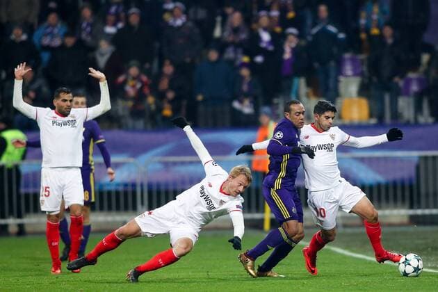 SOCCER - CL, Maribor vs Sevilla MARIBOR,SLOVENIA,05.DEC.17 - SOCCER - UEFA Champions League, group stage, NK Maribor vs FC Sevilla. Image shows Simon Kjaer (Sevilla), Marcos Tavares (Maribor) and Ever Banega (Sevilla). GEPAxpictures xMaticxKlansek