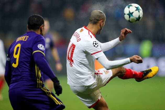 SOCCER - CL, Maribor vs Sevilla MARIBOR,SLOVENIA,05.DEC.17 - SOCCER - UEFA Champions League, group stage, NK Maribor vs FC Sevilla. Image shows Marcos Tavares (Maribor) and Guido Pizarro (Sevilla). GEPAxpictures xMaticxKlansek