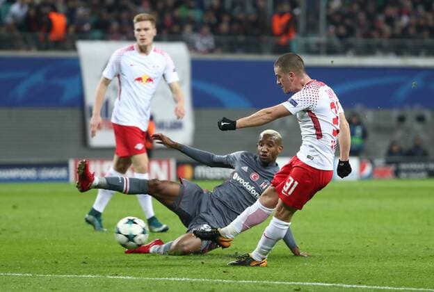 RB Leipzig - Besiktas Istanbul Fussball Champions League Leipzig, 06.12.2017, Red Bull Arena, Fussball, UEFA Champions League, Gruppe G, 6. Spieltag , RB Leipzig vs. Besiktas Istanbul , Im Bild v.l.: Talisca (94, Besiktas) und Diego Demme (31, Leipzig). ,
