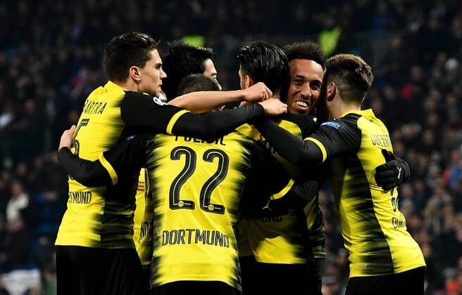 06.12.2017, xfux, Fussball Champions League, Real Madrid - Borussia Dortmund, emspor, v.l. Pierre-Emerick Aubameyang (Borussia Dortmund) und Spieler Borussia Dortmund BVB Torjubel, Goal celebration, celebrate the goal zum 2:2 Madrid
