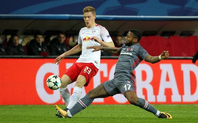 GER, UEFA Champions League, Vorrunde, RasenBallsport Leipzig vs Besiktas Istanbul 06.12.17 , Leipzig, Red Bull Arena, GER, Saison 2017 2018, UEFA Champions League - Gruppe G, RasenBallsport Leipzig vs Besiktas Istanbul im Bild Marcel Halstenberg (Leipzig) gegen Jeremain Lens (Besiktas)
