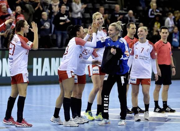 Handball, WM, Damen, Brasilien - Dänemark Sandra Toft i centrum efter kampen. Polfoto_73192569  Copyright: POULSENxLARS