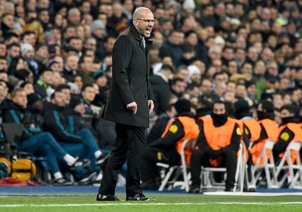 06.12.2017, xfux, Fussball Champions League, Real Madrid - Borussia Dortmund, emspor, v.l. Trainer Peter Bosz (Borussia Dortmund) gibt Anweisungen, gestikuliert, mit den Armen gestikulieren gives instructions, gesticulate, gesticolando. Madrid