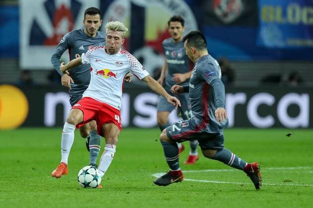 Leipzig, Deutschland 06.12.2017, UEFA Champions League - 2017 18 Season, Gruppenphase - Gruppe G - 6. Spieltag, RB Leipzig - Besiktas Istanbul, Kevin Kampl (RBL) und Gary Medel (Besiktas) im Zweikampf ( DeFodi507