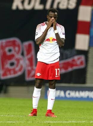 Bruma enttäuscht nach Spielende Enttäuschung Fußball Fussball UEFA CL Championsleague Herren Saison 2017 2018 06.12.2017 RB Leipzig RBL vs. Besiktas Istanbul