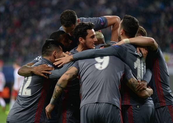 Bilder des Tages - SPORT Besiktas players celebrates for Alvaro Negredo s goal during the Champions league group G match between RB Leipzig and Besiktas in Red Bull Arena in Leipzig , Germany on December 06 , 2017. Final Scores : Leipzig 1 - Besiktas 2 