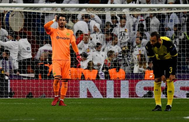 06.12.2017, xfux, Fussball Champions League, Real Madrid - Borussia Dortmund, emspor, v.l. Roman Buerki (Borussia Dortmund) enttaeuscht, enttaeuscht schauend, dissapointed Madrid