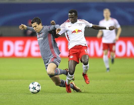 Foto: Bruma ( Leipzig , rechts ) gegen Oguzhan Özyakup Fussball UEFA Championsleague am Mi. 06.12.2017 Gruppenspiel RB Leipzig - Besiktas Istanbul