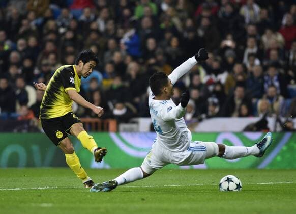 Real Madrid s Carlos Henrique Casemiro and Borussia Dortmund s Shinji Kagawa during Champions League Group H match 6. December 6,2017.  (8620)