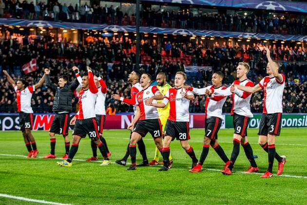 ROTTERDAM - Feyenoord - Napoli , Voetbal , Seizoen 2017 2018 , Champions League , Stadion Feijenoord de Kuip , 06-12-2017 , Feyenoord viert de overwinning Feyenoord - Napoli  x1848923x