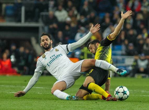 Borussia Dortmund s player Sabic and Real Madrid s player Isco Champions League match between Real Madrid and Borussia Dortmund at the Santiago Bernabeu stadium in Madrid, Wednesday, Nov. 6th 2017.  xIrinaxR.xH.x xAFP7x xRealxMadridxvxBorussiaxDortmund,xChampionsxLeague,xDecx06thx2017x