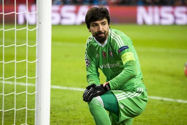 Fußball-Champions-League 2017 2018, Gruppenphase, 6. Spieltag RB Leipzig - Besiktas Istanbul (06.12.2017) Besiktas-Istanbul-Torhüter Tolga Zengin. Leipzig Sachsen Deutschland