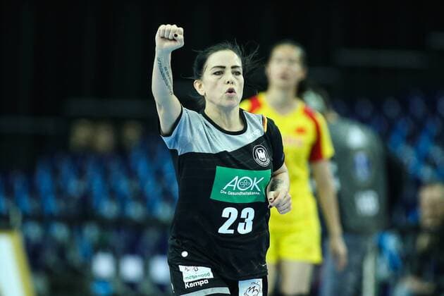 Svenja Huber (Deutschland) - Frauen Handball Weltmeisterschaft Gruppenspiel D Deutschland vs. China in der Arena Leipzig - Aktion,Deutschland, Handball, Frau,Frauen,06.12.2017