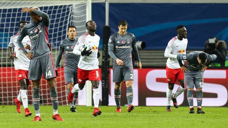 Torschütze Naby Keita (RB Leipzig) trifft zum 1-1 - Gruppenspiel G Champions League Saison 2017-2018 RasenBallsport Leipzig vs. Besiktas Istanbul in der RB Arena in Leipzig - Aktion,Deutschland, Fußball, Mann, Maenner,06.12.2017