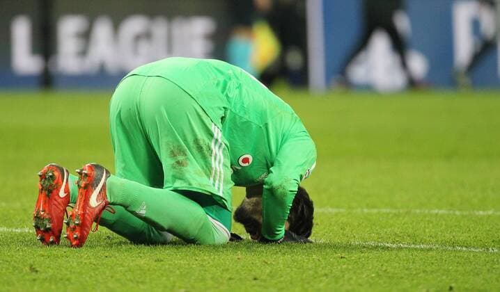 GER, UEFA Champions League, Vorrunde, RasenBallsport Leipzig vs Besiktas Istanbul 06.12.17 , Leipzig, Red Bull Arena, GER, Saison 2017 2018, UEFA Champions League - Gruppe G, RasenBallsport Leipzig vs Besiktas Istanbul im Bild Torwart Tolga Zengin (Besiktas) nach dem Spiel