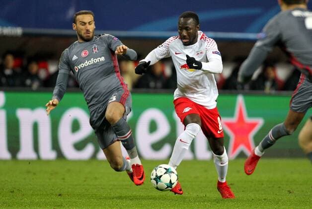 GER, UEFA Champions League, Vorrunde, RasenBallsport Leipzig vs Besiktas Istanbul 06.12.17 , Leipzig, Red Bull Arena, GER, Saison 2017 2018, UEFA Champions League - Gruppe G, RasenBallsport Leipzig vs Besiktas Istanbul im Bild Naby Deco Keita (Leipzig) gegen Cenk Tosun (Besiktas)