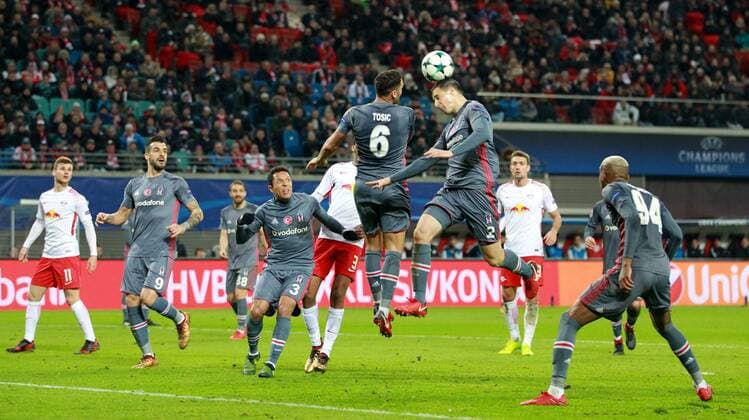 GER, UEFA Champions League, Vorrunde, RasenBallsport Leipzig vs Besiktas Istanbul 06.12.17 , Leipzig, Red Bull Arena, GER, Saison 2017 2018, UEFA Champions League - Gruppe G, RasenBallsport Leipzig vs Besiktas Istanbul im Bild Adriano, Dusko Tosic, Matej Mitrovic (Besiktas) verteidigen