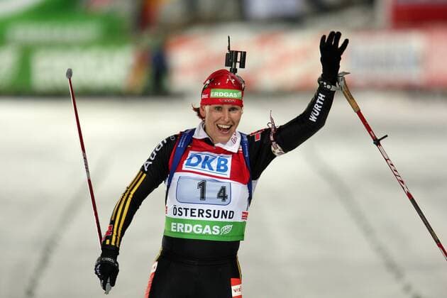 Kati Wilhelm Aktion Jubel im Ziel aufgenommen beim Biathlon Weltcup in Östersund am 6.12.2009, Östersund Schweden *** Kati Wilhelm action cheering at the finish recorded at the Biathlon World Cup in Östersund on 6 12 2009 Östersund Sweden