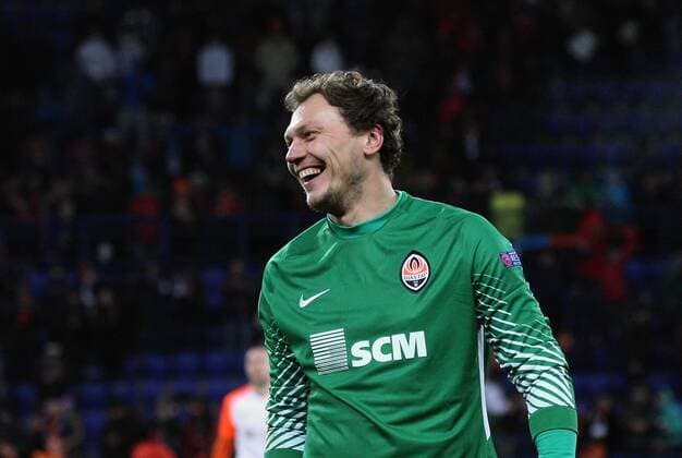 Goalkeeper Andrii Piatov of FC Shakhtar Donetsk smiles during the UEFA Champions League Group F match against Manchester City FC at the Metalist Stadium in Kharkiv, northeastern Ukraine, December 6, 2017. Ukrinform. KHARKIV. FC Shakhtar Donetsk has beaten Manchester City FC 2-1 in the UEFA Champions League Group F match at Kharkiv s Metalist Stadium. Pitmen?s midfielder Bernard and defender Ismaily put their team in the lead in the first half (26?, 32? respectively). The visitors managed to score in added time when Manchester City?s forward Sergio Aguero took a successful penalty kick. Thus, FC Shakhtar Donetsk secured the second place in Group F and put an end to a winning streak of Manchester City FC this season. To celebrate his team?s victory, coach Paulo Fonseca appeared at the post-match news conference dressed as Zorro. The Shakhtar manager fulfilled his promise he had made if the Ukrainian champions reached the knockout stage of the Champions League. Shakhtar defeats Manchester City in Kharkiv  Copyright: xDanilxShamkinx