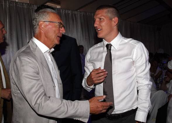 Bereits zum 25. Mal findet der Kaiser-Cup in Bad Griesbach statt: Gala am Abend Franz Beckenbauer diskutiert mit Bastian Schweinsteiger, Bad Griesbach Bayern Deutschland