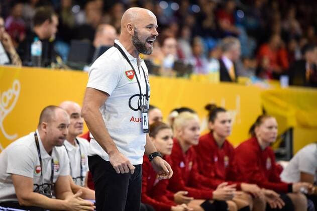 Handball, WM Damen, Polen - Ungarn 2017.12.07 Bietigheim-Bissingen Pilka reczna Mistrzostwa Swiata w pilce recznej kobiet Polska - Wegry N z Kim Rasmussen head coach of Hungary Foto Lukasz Laskowski PressFocus 2017.12.07 Bietigheim-Bissingen IHF Women s Handball World Championship WM Weltmeisterschaft Poland v Hungary Kim Rasmussen head coach of Hungary Credit: Lukasz Laskowski PressFocus NEWSPIX.PL --- Newspix.pl  20171207_LUK_022