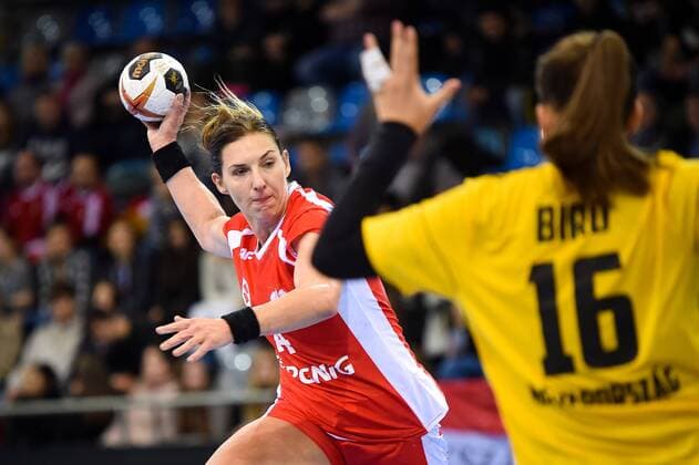 Handball, WM Damen, Polen - Ungarn 2017.12.07 Bietigheim-Bissingen Pilka reczna Mistrzostwa Swiata w pilce recznej kobiet Polska - Wegry N z Karolina Kudlacz-Gloc of Poland throws a ball Foto Lukasz Laskowski PressFocus 2017.12.07 Bietigheim-Bissingen IHF Women s Handball World Championship WM Weltmeisterschaft Poland v Hungary Karolina Kudlacz-Gloc of Poland throws a ball Credit: Lukasz Laskowski PressFocus NEWSPIX.PL --- Newspix.pl  20171207_LUK_046