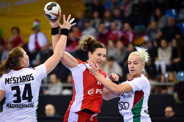 Handball, WM Damen, Polen - Ungarn 2017.12.07 Bietigheim-Bissingen Pilka reczna Mistrzostwa Swiata w pilce recznej kobiet Polska - Wegry N z Karolina Kudlacz-Gloc of Poland throws a ball Foto Lukasz Laskowski PressFocus 2017.12.07 Bietigheim-Bissingen IHF Women s Handball World Championship WM Weltmeisterschaft Poland v Hungary Karolina Kudlacz-Gloc of Poland throws a ball Credit: Lukasz Laskowski PressFocus NEWSPIX.PL --- Newspix.pl  20171207_LUK_097