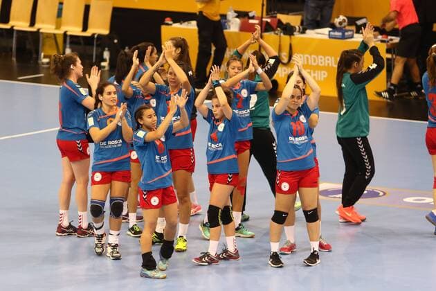 Bilder des Tages - SPORT Die Mannschaft Paraguays verabschiedet sich nach dem Spiel gegen Slowenien Paraguay vs Slowenien --- Handball --- Frauen-Weltmeisterschaft --- 07.12.2017 Trier Copyright: xWeissx Eibner-Pressefotox EP_rws