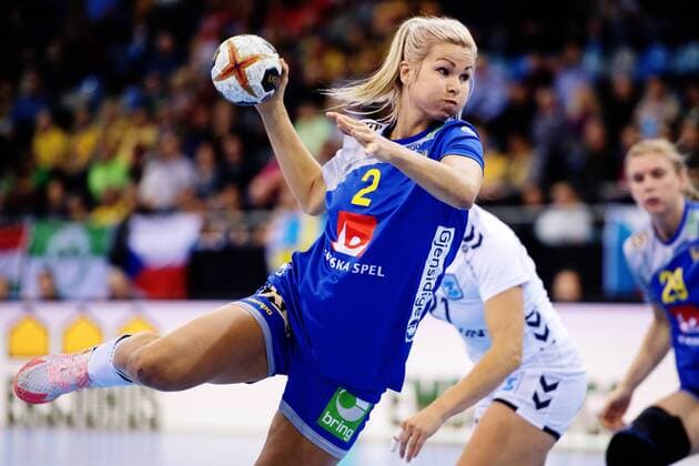 Handball, WM Damen, Schweden - Argentinien 171207 Sveriges Ulrika Toft Hansen skjuter i matchen mellan Sverige och Argentina under handbolls-VM den 7 december 2017 i Bietigheim Bissingen. Copyright: CARLxSANDIN BB171207CS025