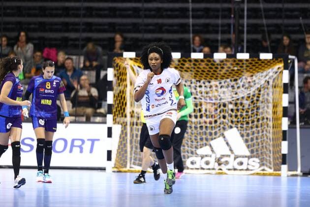 Albertina Cruz Kassoma (Angola), Rumaenien vs Angola, IHF Frauen Handball Weltmeisterschaft, 07.12.2017, Fotograf Neis Eibner Trier Copyright: xNeisx Eibner-Pressefotox EP_ans