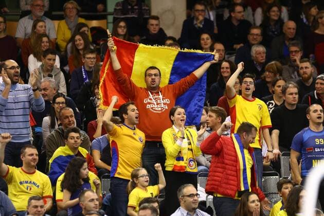 rumaenische Fans, Rumaenien vs Angola, IHF Frauen Handball Weltmeisterschaft, 07.12.2017, Fotograf Neis Eibner Trier Copyright: xNeisx Eibner-Pressefotox EP_ans