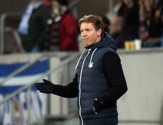 07.12.2017, xhbx, Fussball Europa League, TSG 1899 Hoffenheim - Rasgrad, emspor, v.l. Trainer Julian Nagelsmann (TSG 1899 Hoffenheim) gibt Anweisungen ans Team. Sinsheim