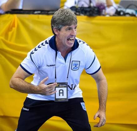 Handball, WM Damen, Schweden - Argentinien 2017.12.07 Bietigheim-Bissingen Pilka reczna Mistrzostwa Swiata w pilce recznej kobiet Szwecja - Argentyna N z Eduardo Peruchena head coach of Argentina reacts Foto Lukasz Laskowski PressFocus 2017.12.07 Bietigheim-Bissingen IHF Women s Handball World Championship WM Weltmeisterschaft Sweden v Argentina Eduardo Peruchena head coach of Argentina reacts Credit: Lukasz Laskowski PressFocus NEWSPIX.PL --- Newspix.pl  20171207_LUK_205