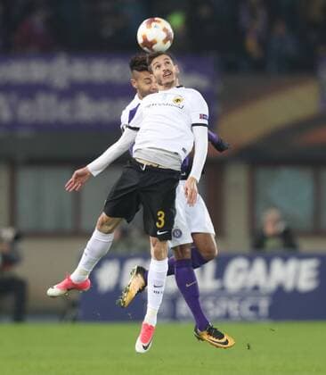Fußball, EL, Austria Wien - AEK Athen SOCCER - EL, A.Wien vs Athen VIENNA,AUSTRIA,07.DEC.17 - SOCCER - UEFA Europa League, FK Austria Wien vs AEK Athen. Image shows Helder Lopes (AEK Athen) and Michael Blauensteiner (A.Wien). GEPAxpictures xChristianxOrt