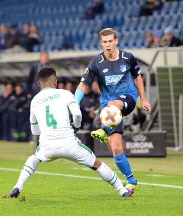 07.12.2017, xhbx, Fussball Europa League, TSG 1899 Hoffenheim - Rasgrad, emspor, v.l. Cicinho (Ludogorets Rasgrad), Alexander Rossipal (TSG 1899 Hoffenheim) Sinsheim